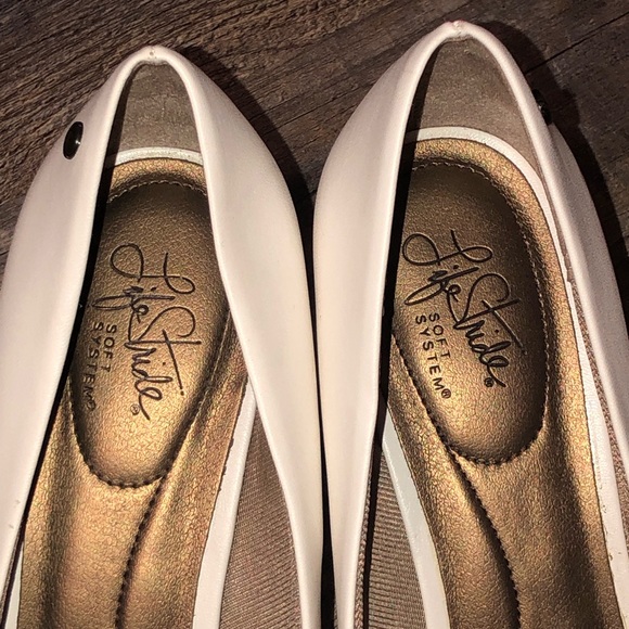 LifeStride Parigi White Pumps Size 12 - Picture 5 of 8